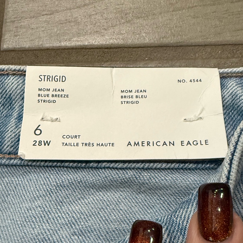 👖NWT👖American Eagle Strigid High Rise Mom Jeans - Picture 3 of 8